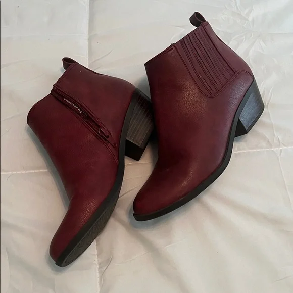 Kim Rogers Maroon Ankle Booties - Picture 2 of 5